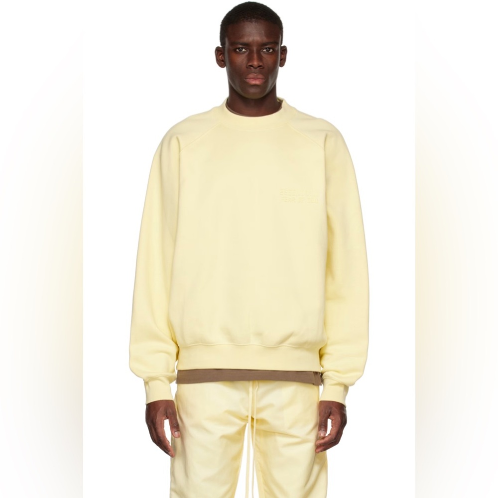 FEAR OF GOD ESSENTIALS
Yellow Crewneck Sweatshirt